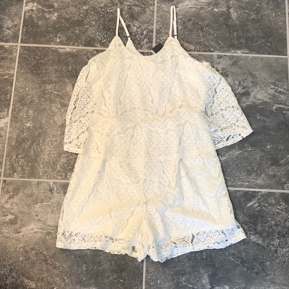 White Romper 😍 - Picture 2 of 6